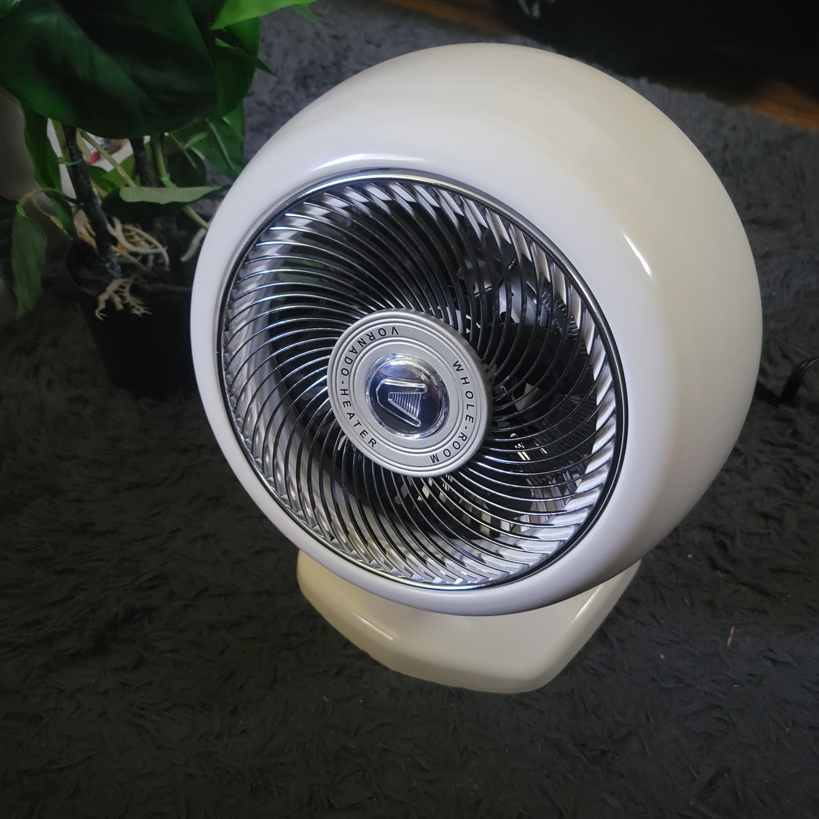 Vornado VHeat Retro Vintage Whole Room Space Heater Metal Open Box