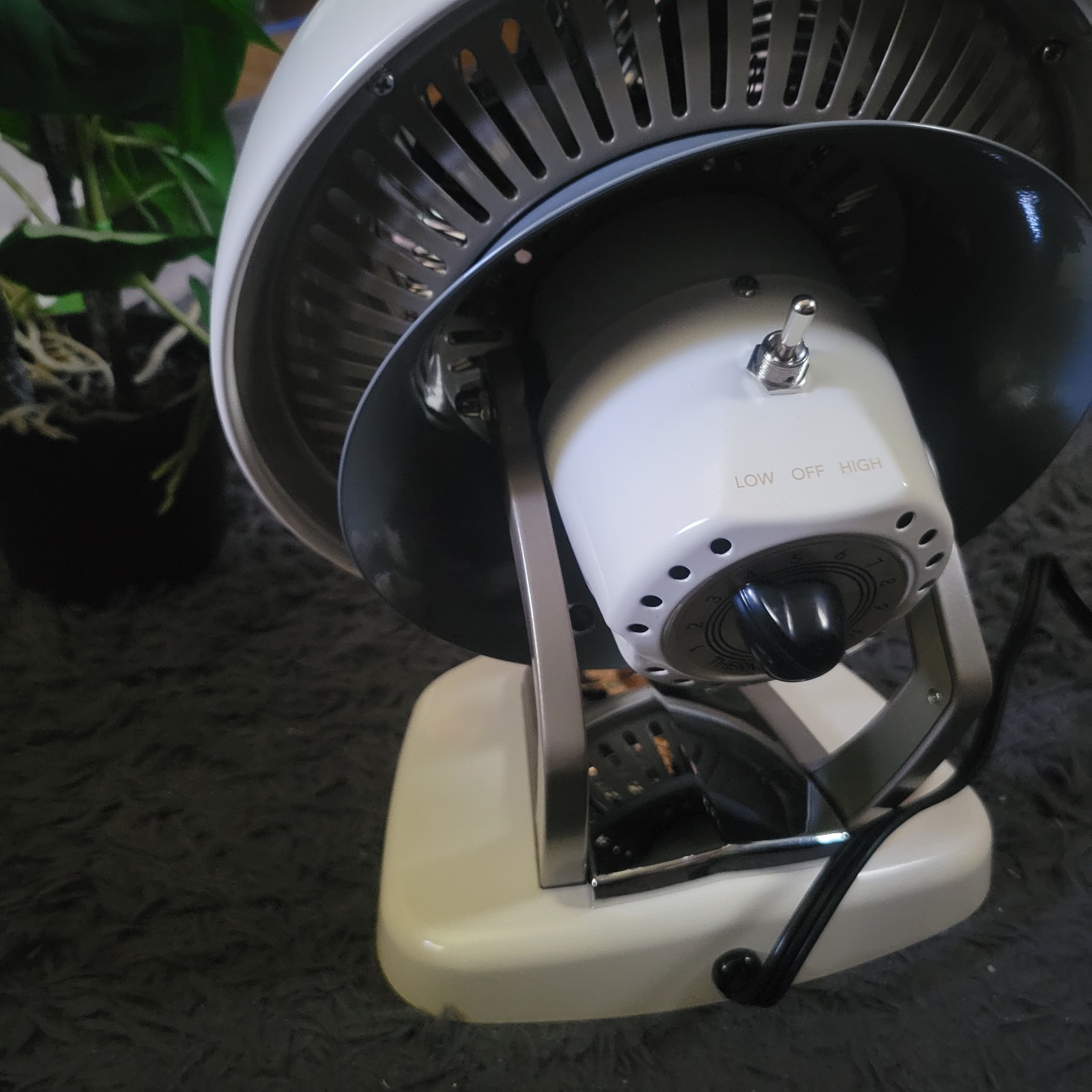 Vornado VHeat Retro Vintage Whole Room Space Heater Metal Open Box