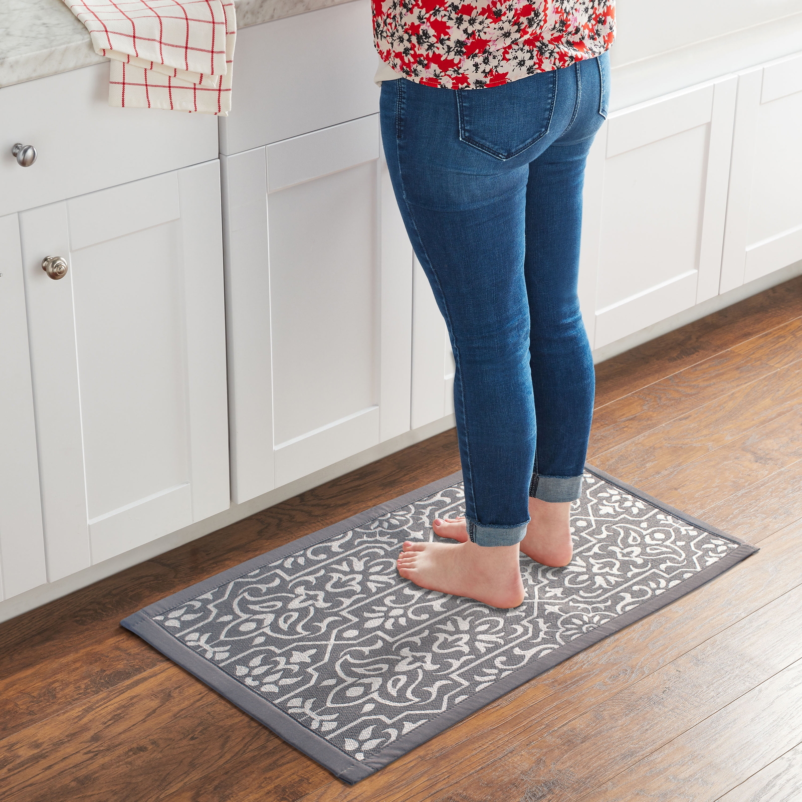 Better Homes & Gardens Polypropylene Gray Jacquard 20″ x 34″ Indoor Kitchen Rug
