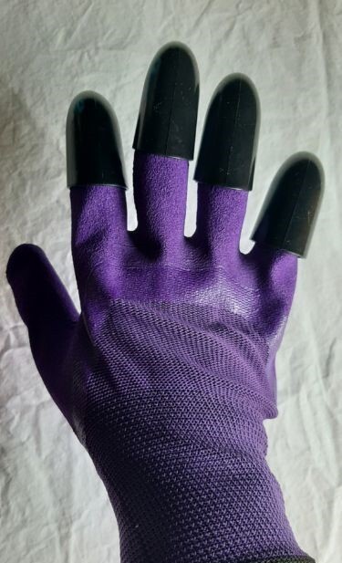New – Gardening Digging Planting 4 ABS Plastic Claws Gloves – Purple
