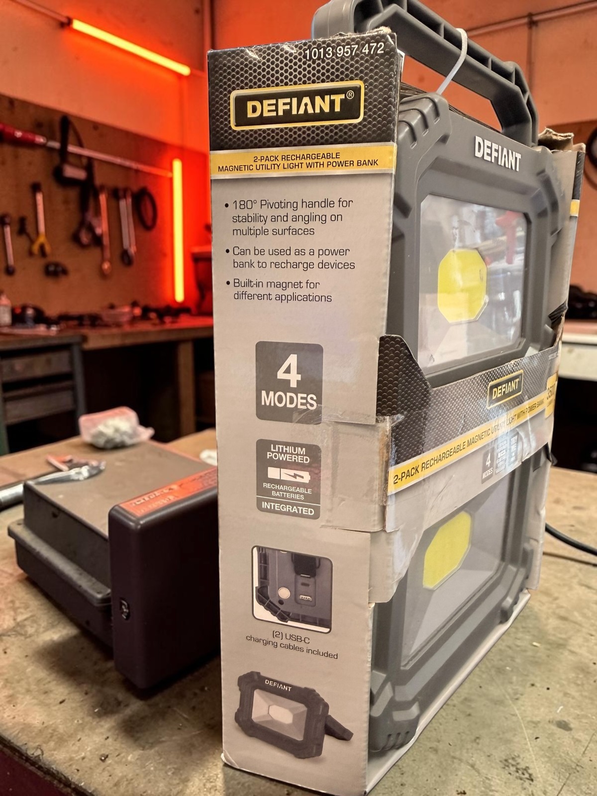 Defiant Magnetic Utility light 3500 Lumens Rechargeable w/ Power Bank