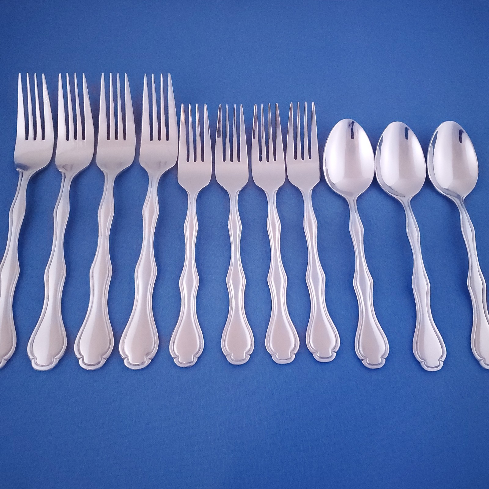 Hampton Unknown Pattern (4) Dinner Forks, (4) Salad Forks & (3) Soup Spoons