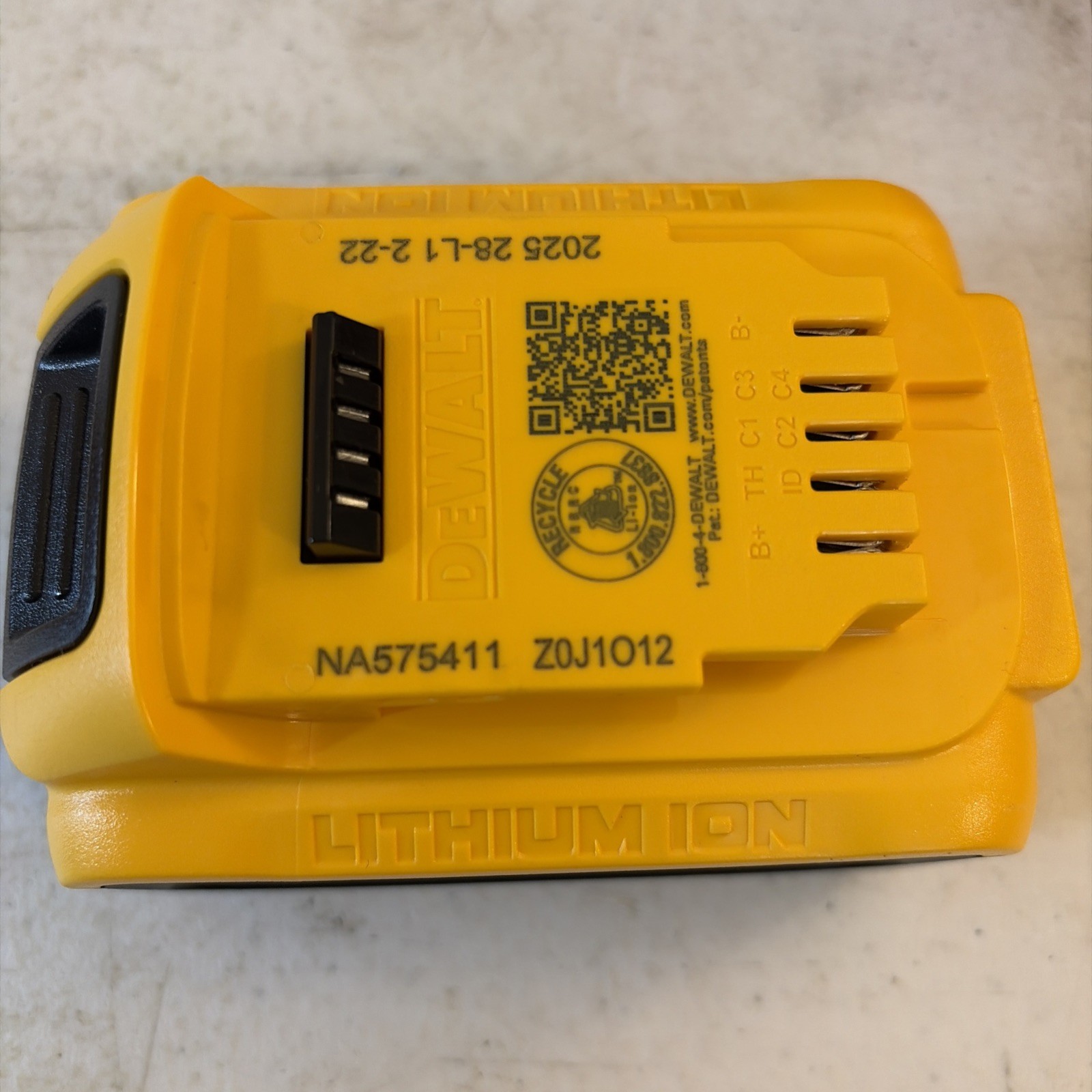 DEWALT 20V MAX XR 5 Ah Lithium Ion Battery Premium High Capacity (DCB205)