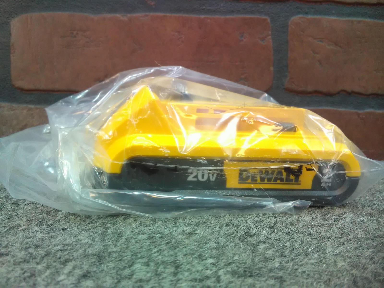 Dewalt DCB203 20V MAX Compact 2.0 AH Lithium Ion Battery Pack-***NEW***