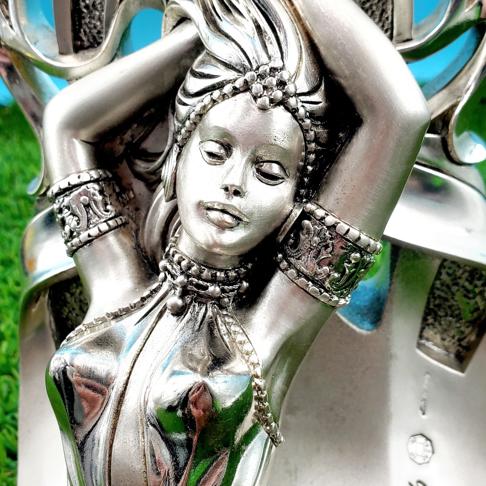 (1) Made In Italy Recuerdo Silver Painted 2.9lb Woman Bookend 7½”×7½”×5″ *FLAWS