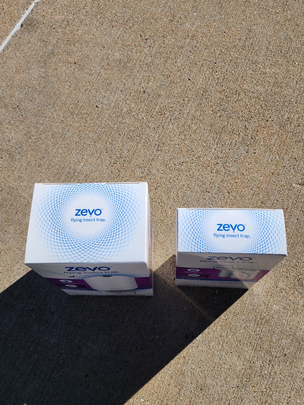 Zevo Flying Insect Trap 1 Device & 1 Box Of 2 New Refills NEW