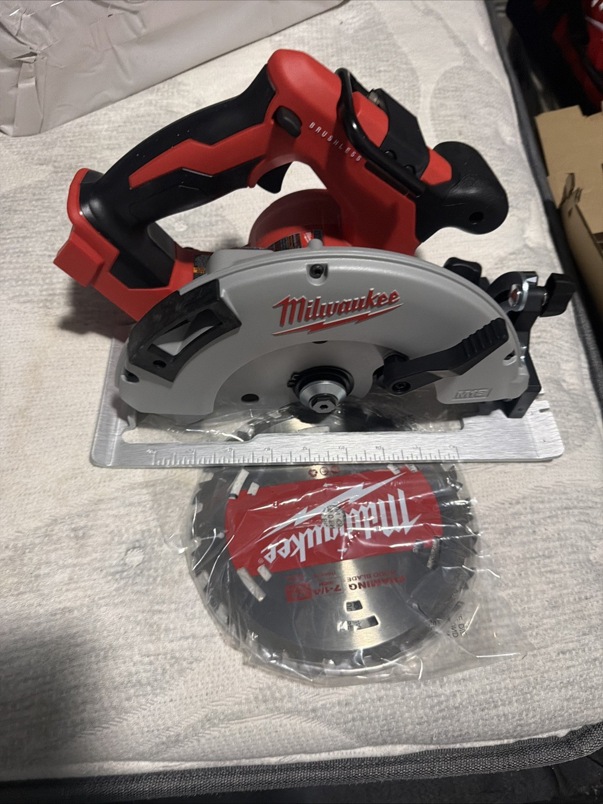 Milwaukee M18 Brushless 7-1/4 in Cordless Circular Saw 2631-20 Tool Only