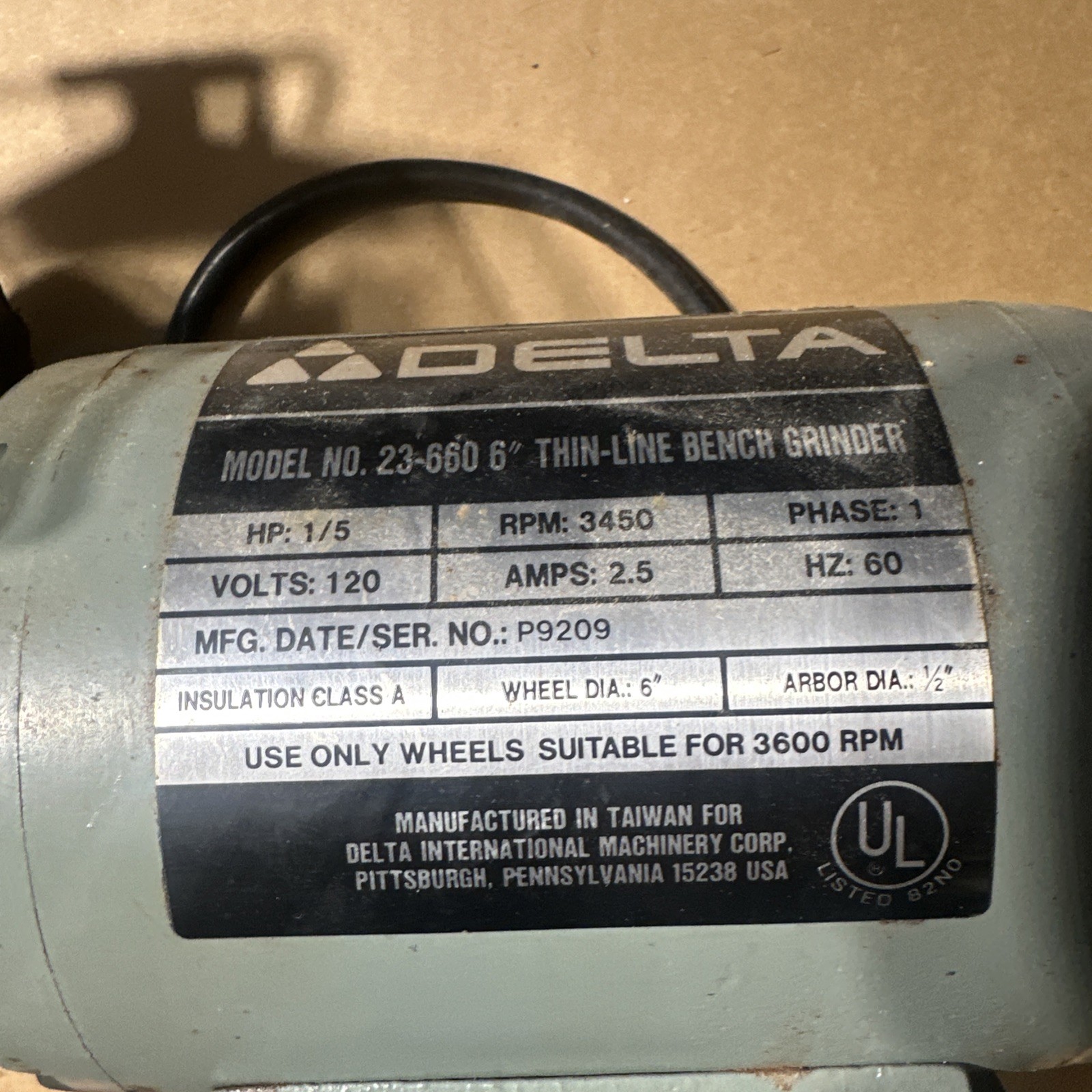 Delta Bench Grinder Model 23-660-6″ Thin Line 1/5 HP 3450 RPM – Works Great