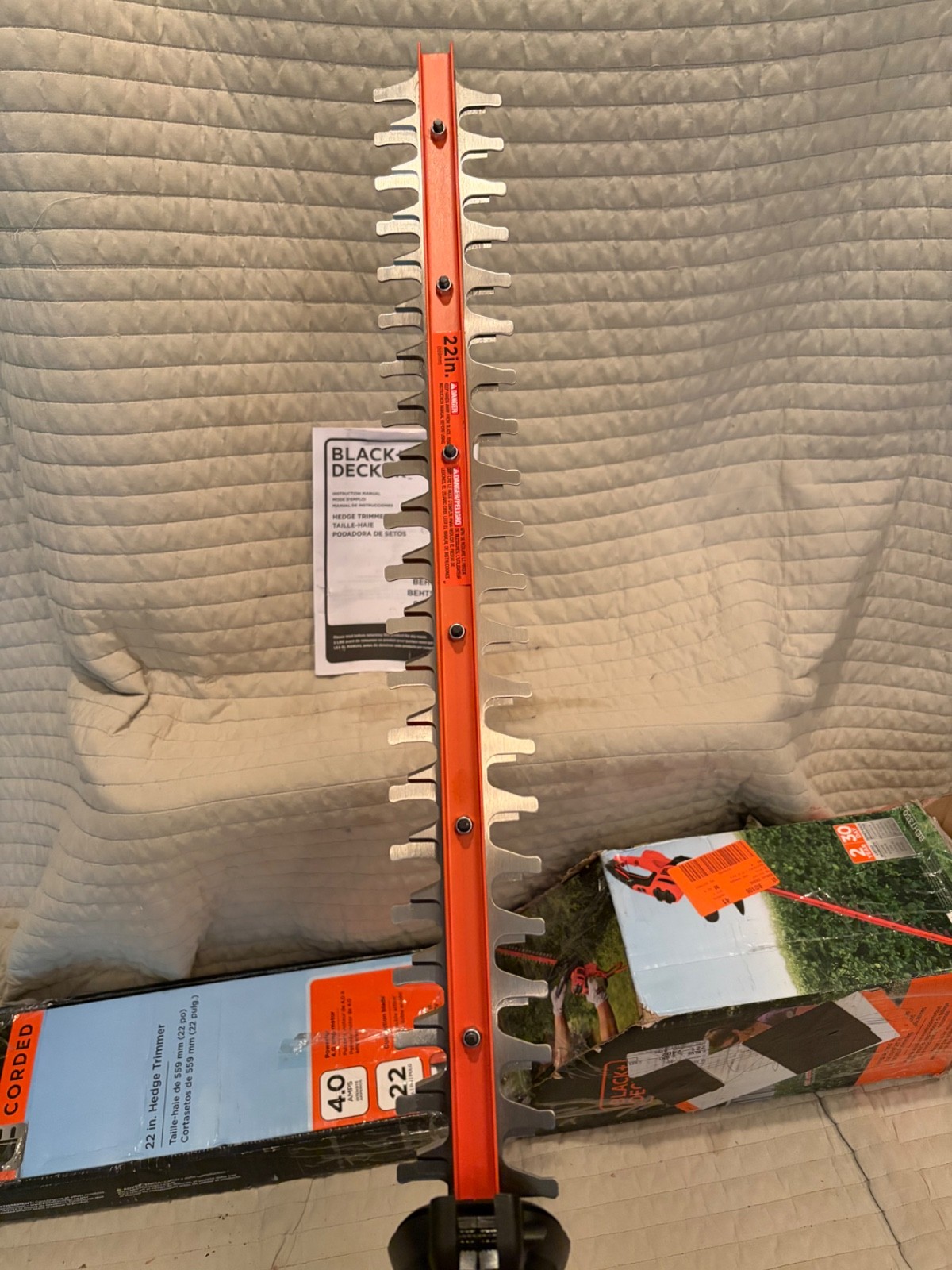Black & Decker BEHT350 20″ Electric Hedge Trimmer 4-Amp Corded – OPEN BOX