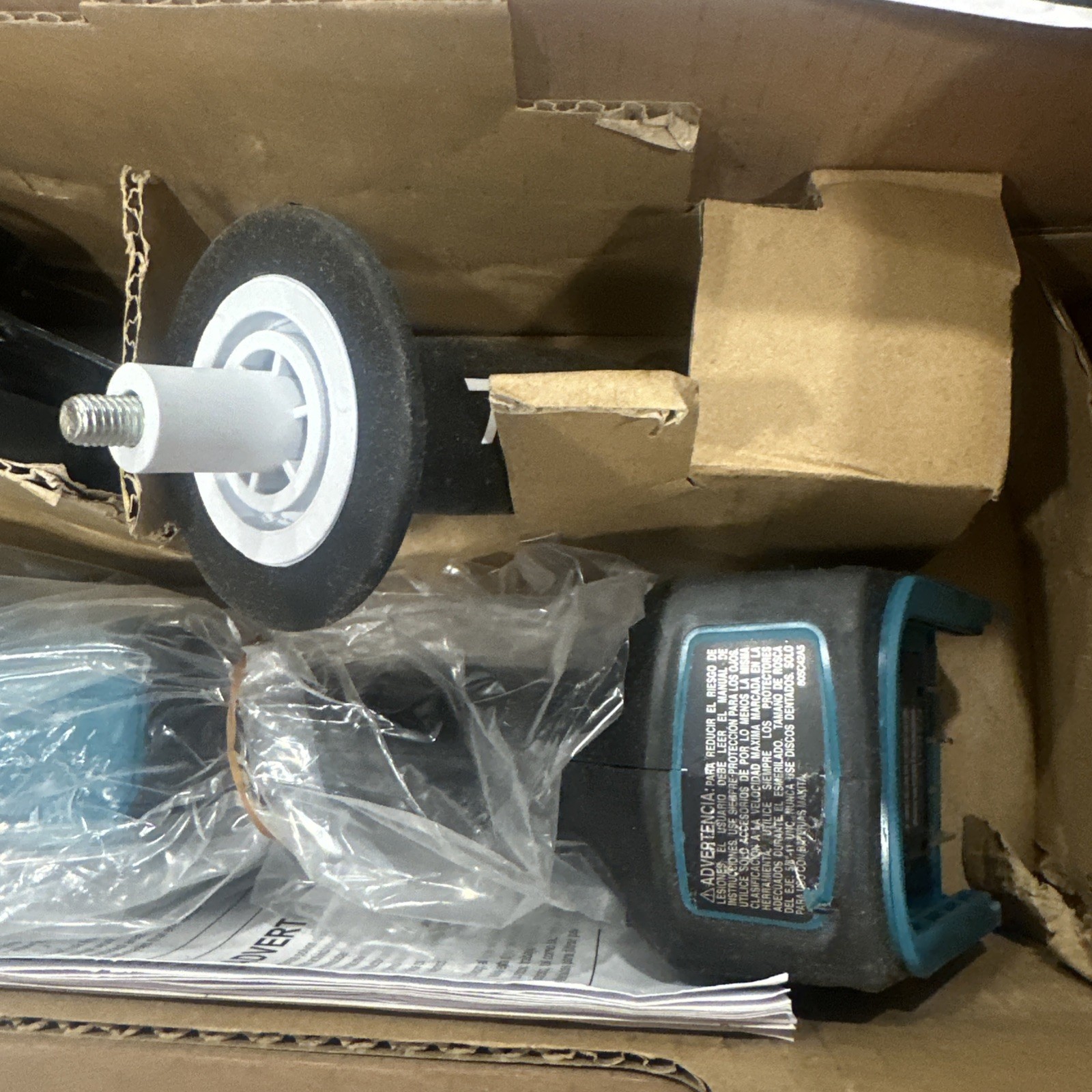 MAKITA GAG01Z XGT 40 MAX 4-1/2/”5″ Cordless Angle Grinder Tool Only NEW IN BOX