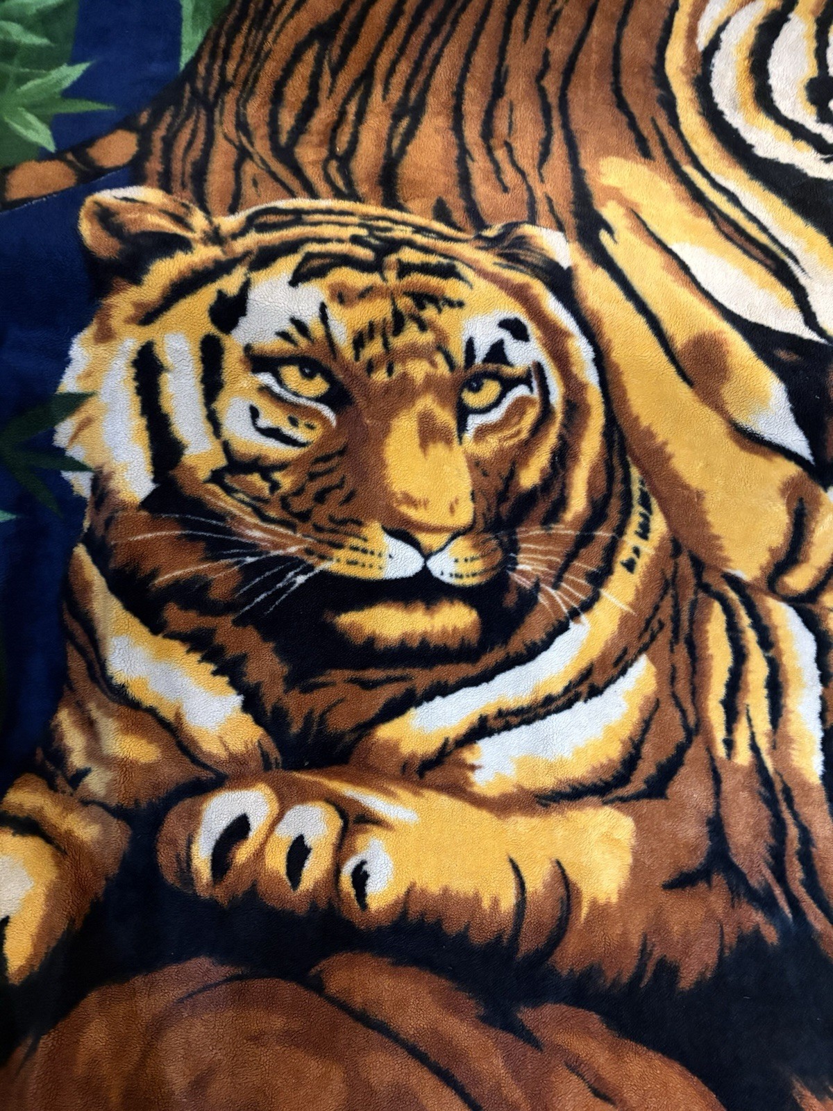Resting Tigers Korean Mink Blanket Heavy (8.11 Lbs) Fleece 90” X 86” Soft