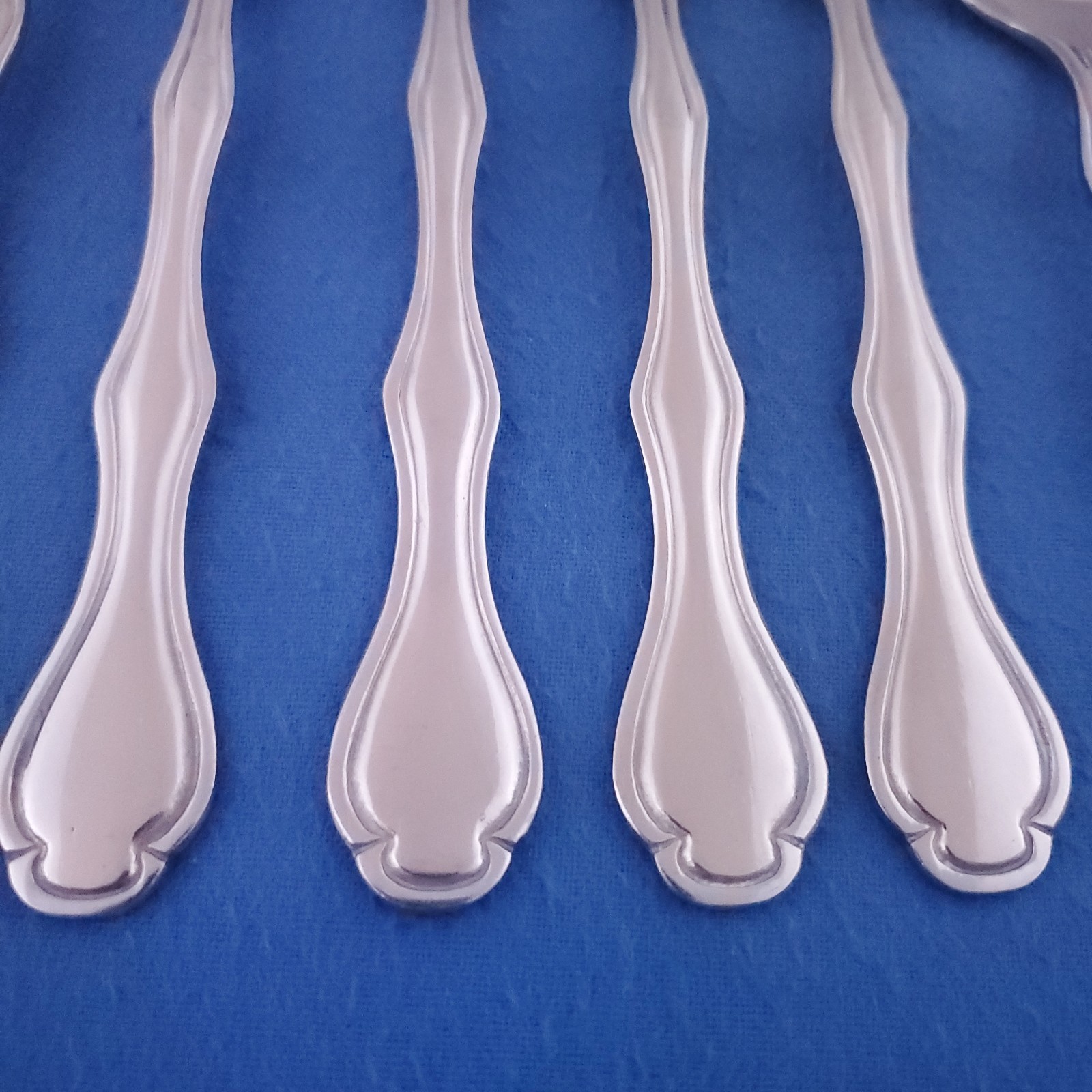 Hampton Unknown Pattern (4) Dinner Forks, (4) Salad Forks & (3) Soup Spoons