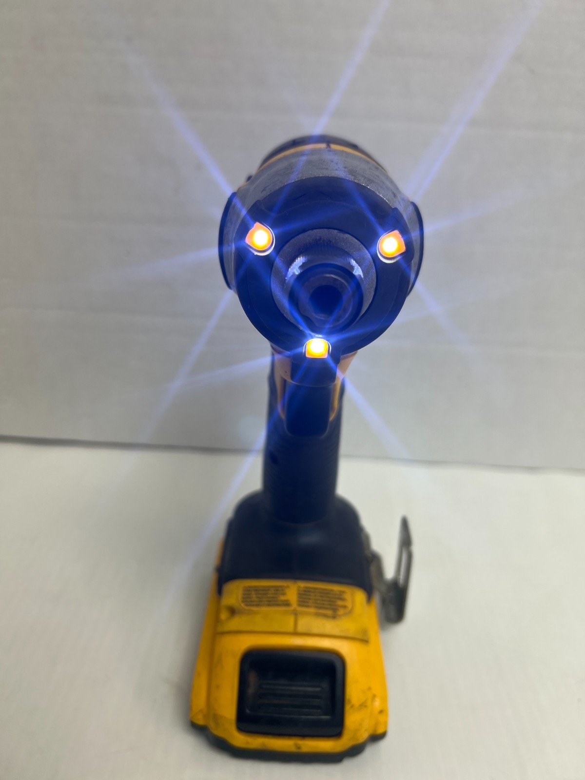 Dewalt DCF885 20 Volt 20V Max Lithium Ion 1/4” Impact Driver WITH BATTERY