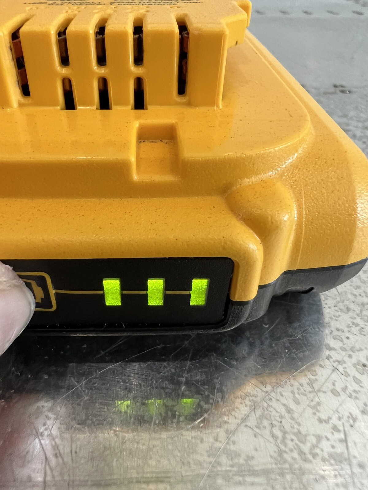 DEWALT DCB203 20V Max 2Ah Lithium Ion Battery a