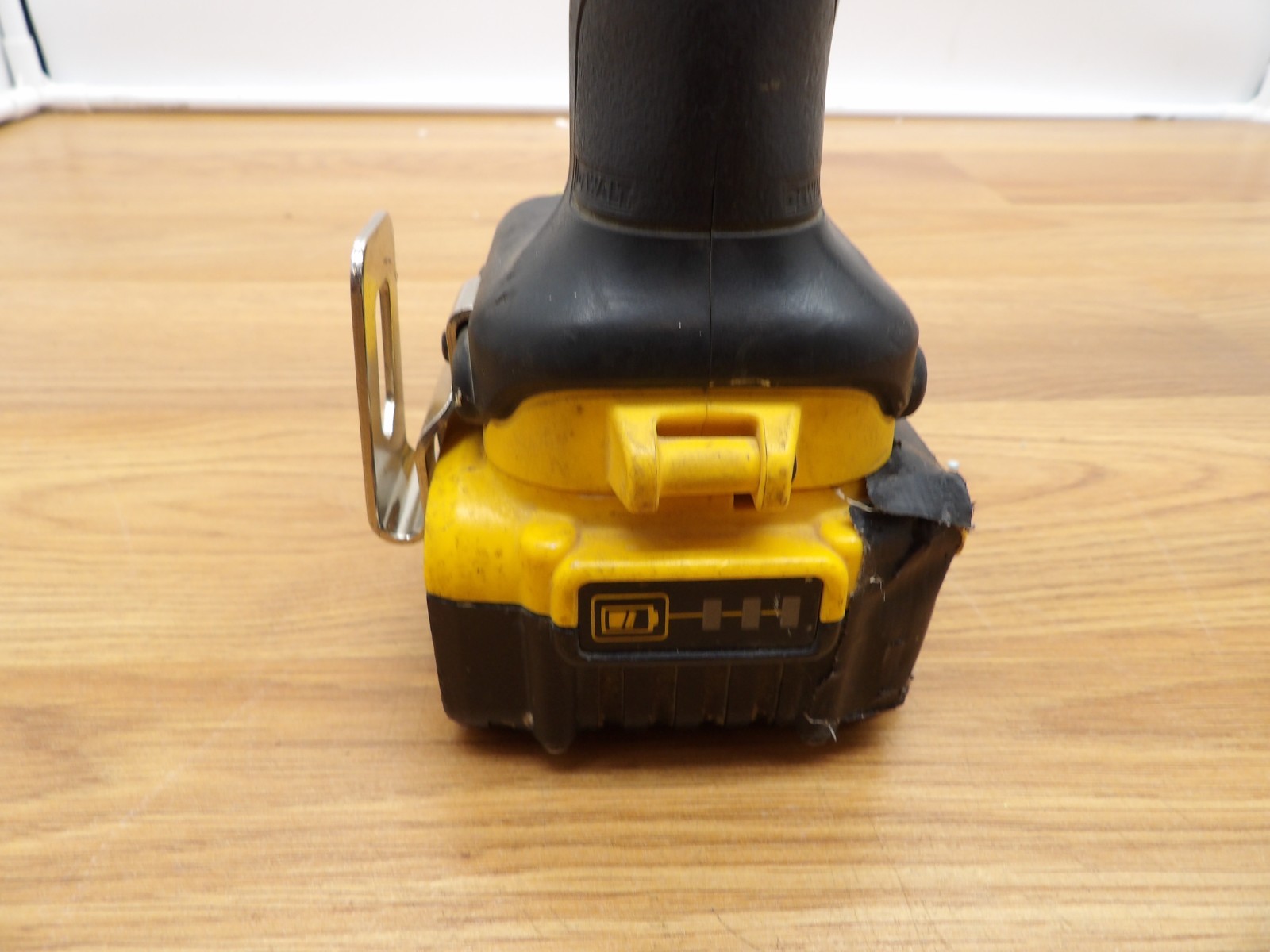 DeWalt Impact Driver DCF885 20V MAX 1/4″ Cordless & Dewalt 1/2″ Drill-READ!!!!
