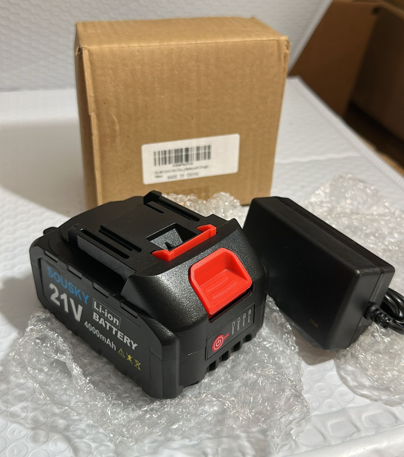 Mini Chainsaw Battery, 21V 4000mAh Lithium Battery with Electric Quantity Dis…