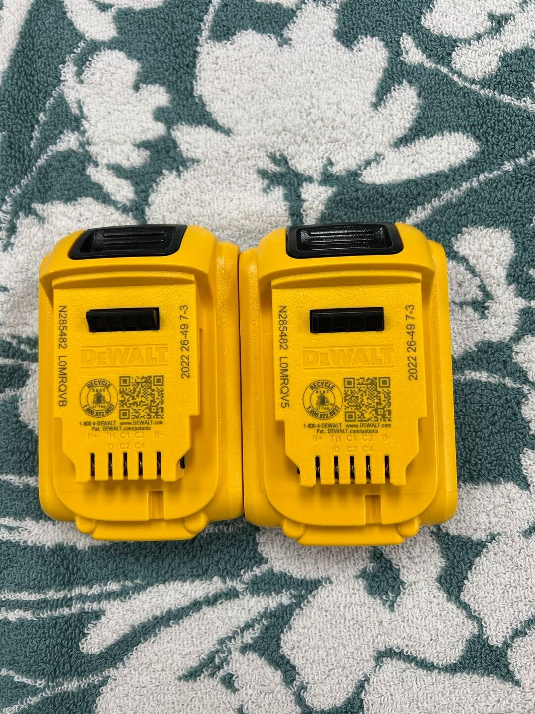 New DEWALT Genuine DCB203-2 20V 2Ah Lithium-Ion Battery – 2 Pack