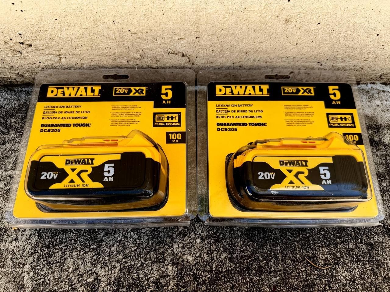 2-Pack DeWALT DCB205 20v 5ah Lithium Ion Power Tool Battery
