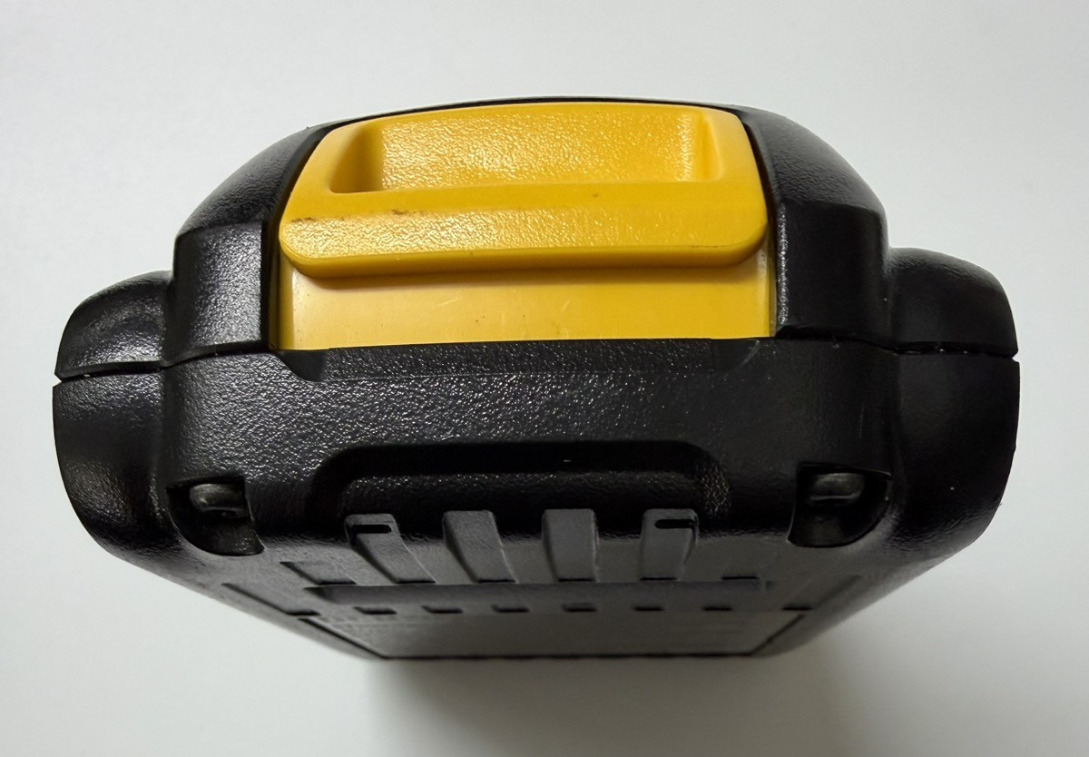 Dewalt DCB201 20-Volt 1.5Ah Lithium-Ion Battery OEM