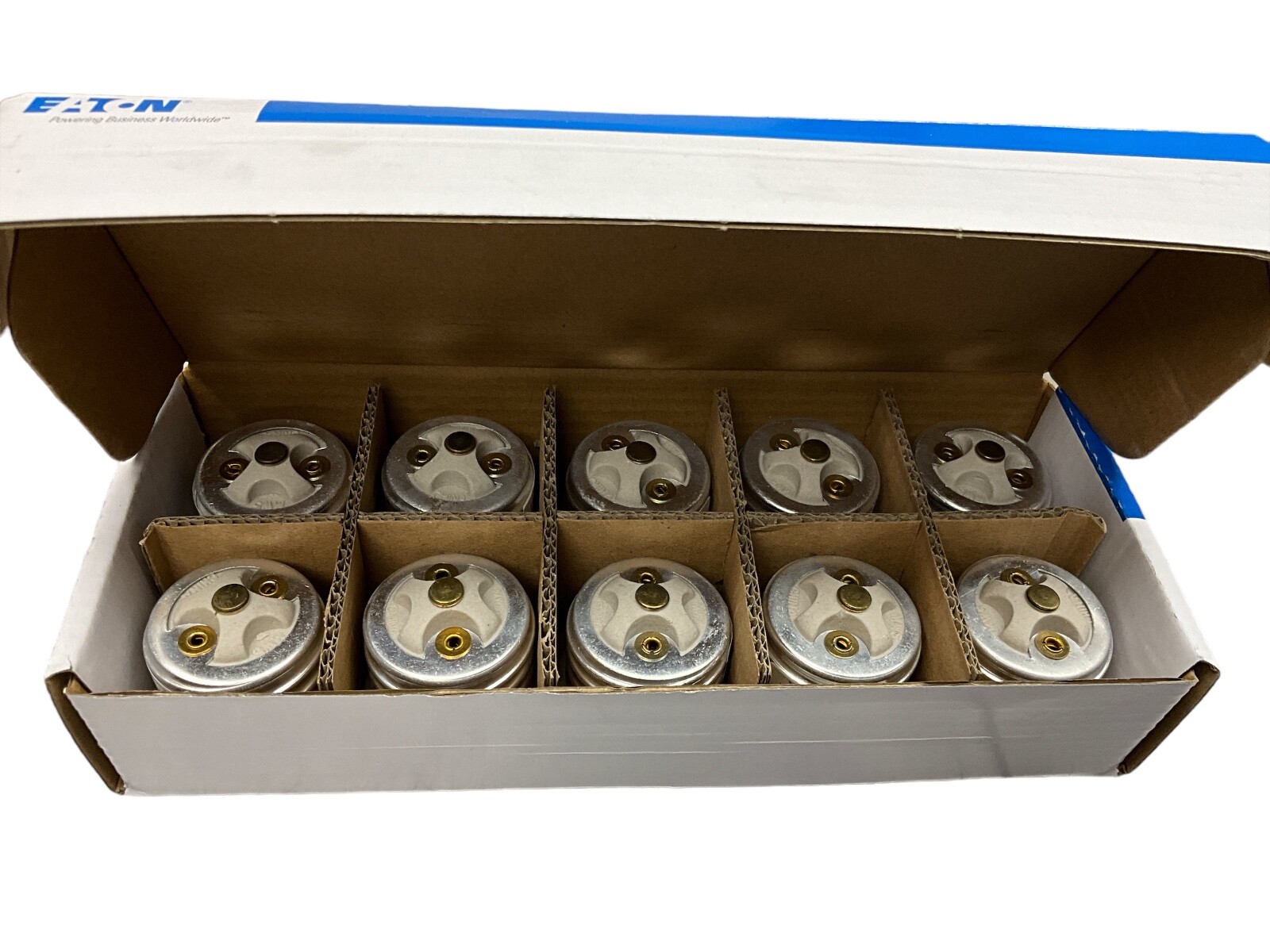 EATON 332-BOX STANDARD LIGHT BULB MOGUL BASE TO MEDIUM BASE ADAPTER (2 PCS)