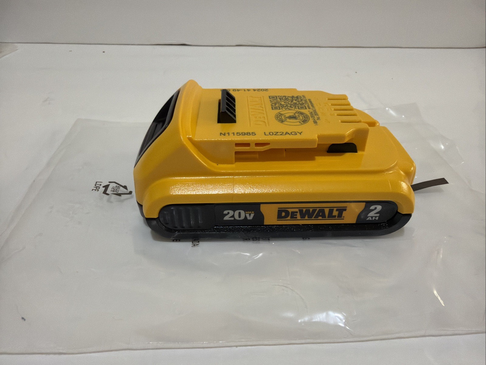 DEWALT DCB203 Battery – Yellow (Brand New)