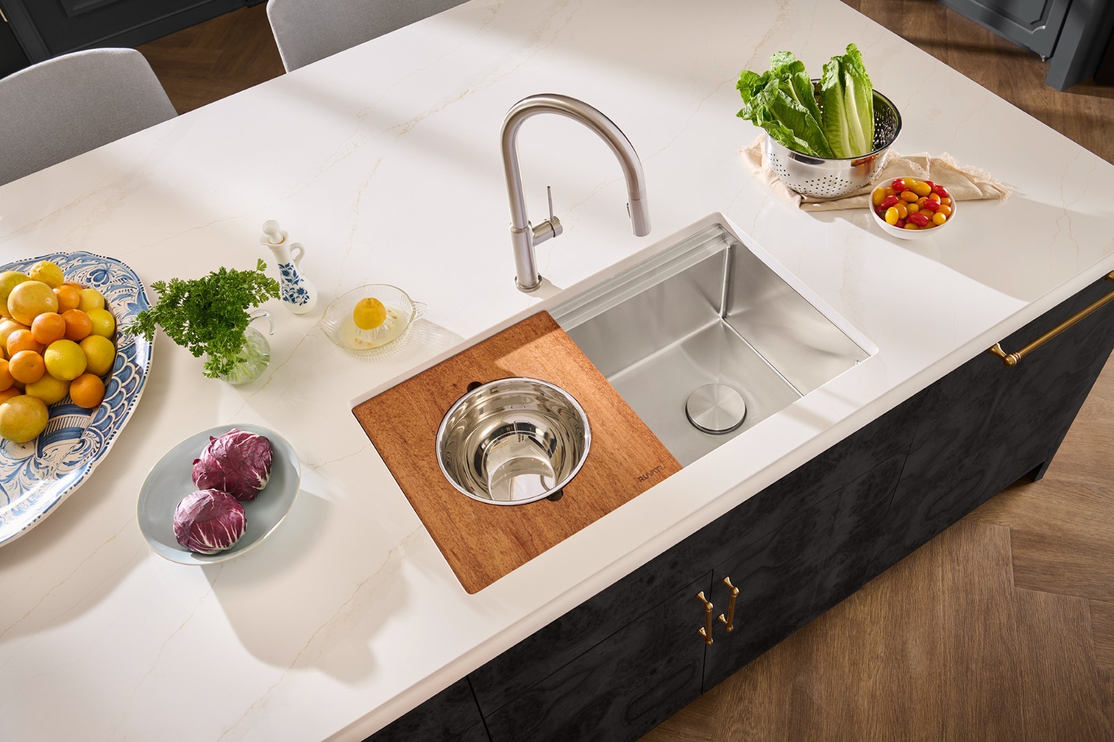 Ruvati 33″ Workstation Two-Tiered Ledge Undermount Kitchen Sink – RVH6222ST