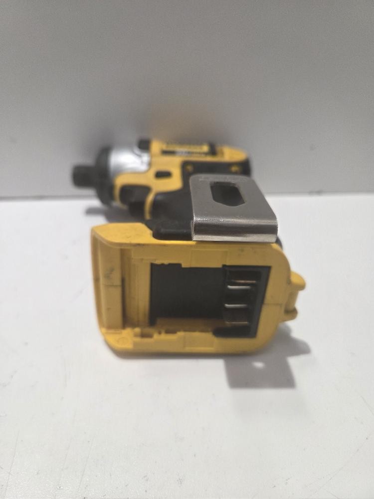 DEWALT DCF885 – 20V MAX* 1/4″ IMPACT DRIVER (P22019226)