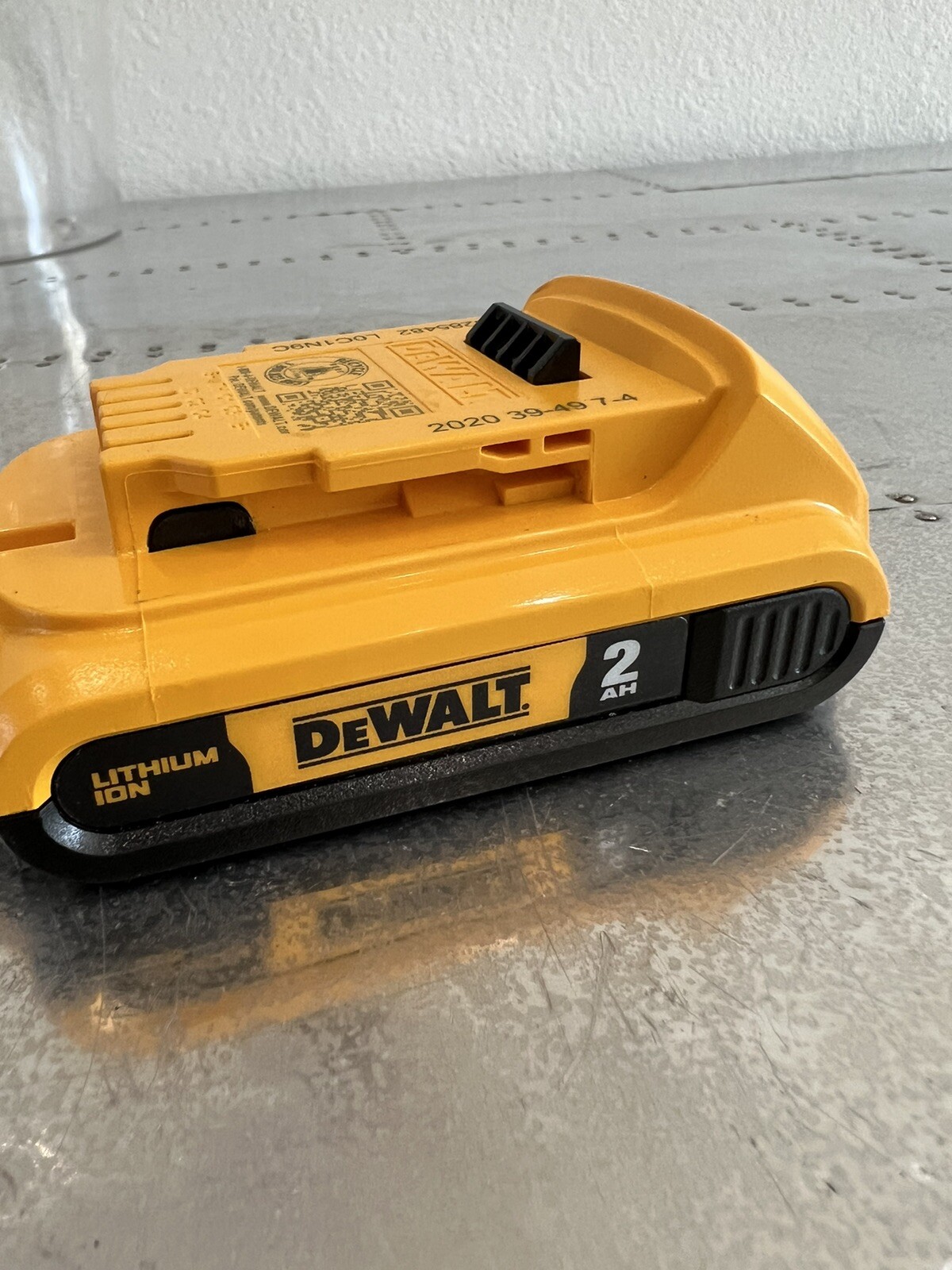 DEWALT DCB203 20V Max 2Ah Lithium Ion Battery b