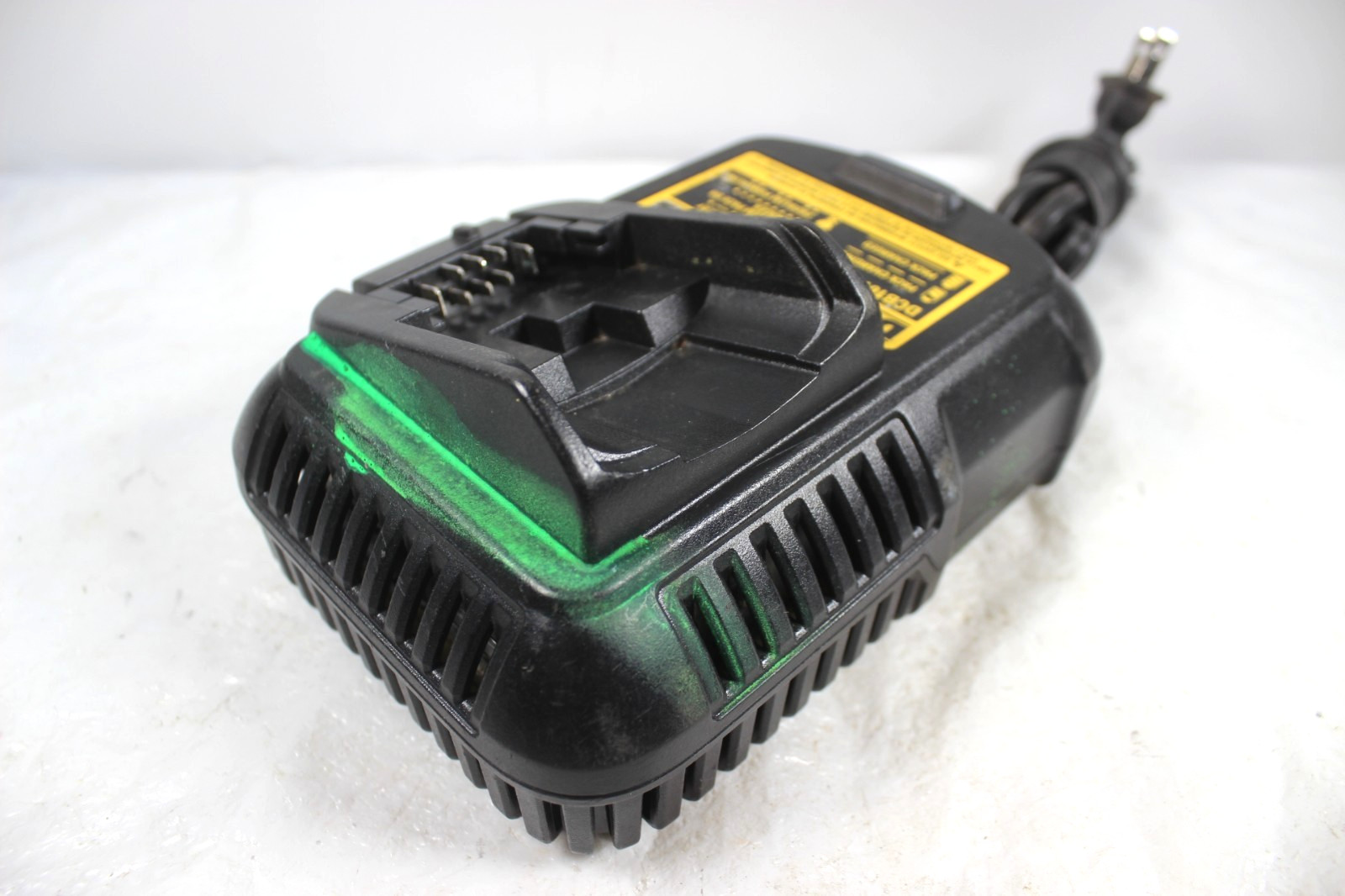 DEWALT DCB101 12-20v Max Lithium Ion Battery Fast Charger Only