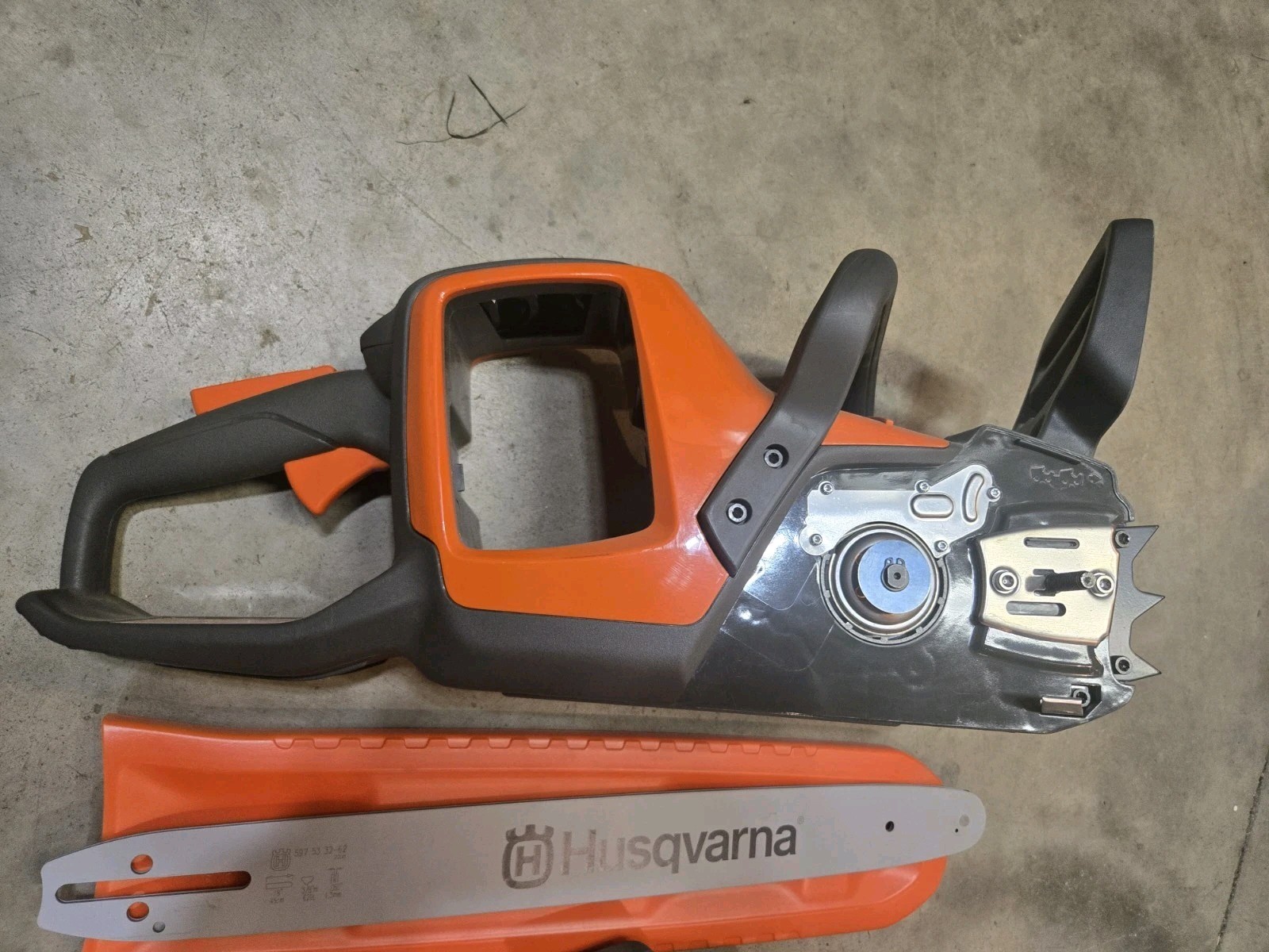 Husqvarna Power Axe 350i 40 volt Battery Chain Charger Not Included 970601201
