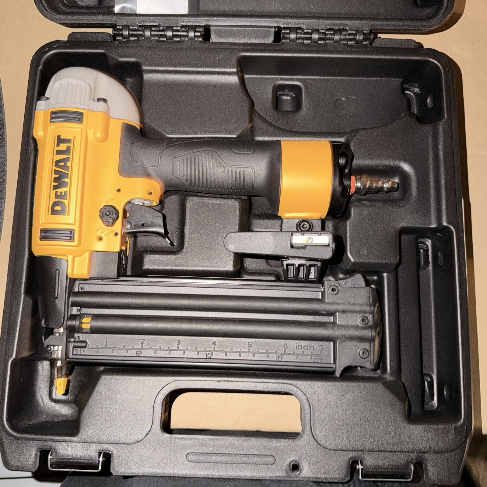 DEWALT DWFP12233R Precision Point 2-1/8″ 18 GA Brad Nailer Refurbished
