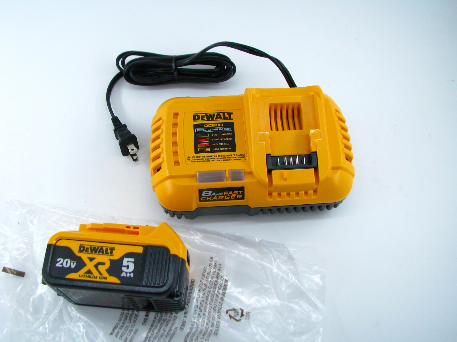 NEW GENUINE Dewalt 20v Max dcb118 fast battery charger 5ah DCB205 20 volt 5 ah
