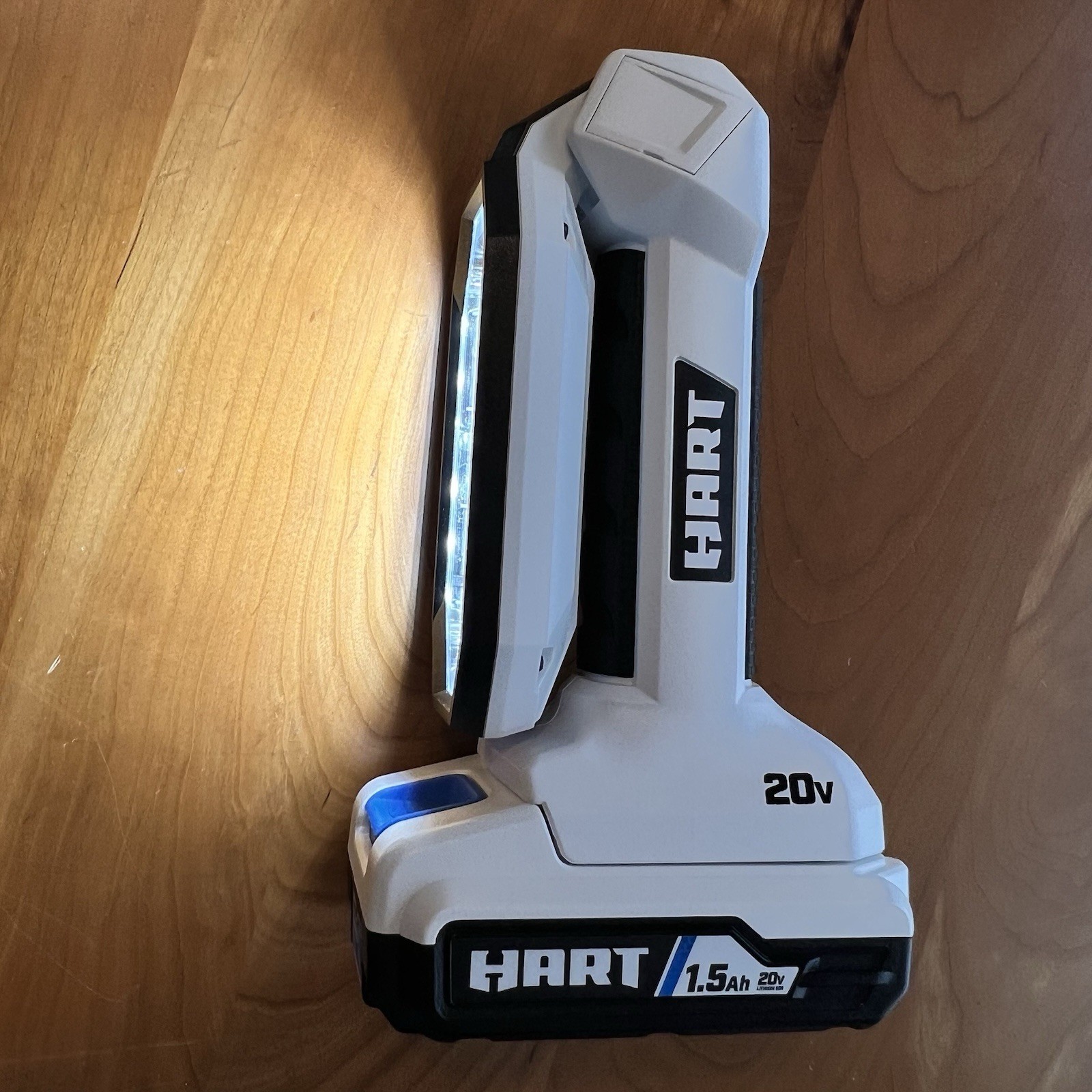 New HART 20-Volt LED Folding Project Light (Open Package) HPHL33 Tool Only