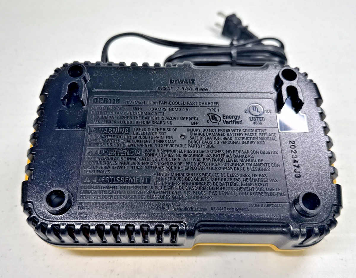 NEW DeWalt DCB118 20V/60V FlexVolt Lithium Ion Fan Cooled Fast Battery Charger