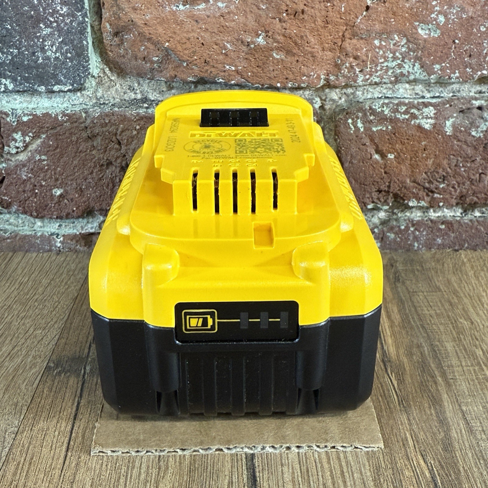 DEWALT DCB206 20V MAX 6Ah Compact Lithium Ion Battery