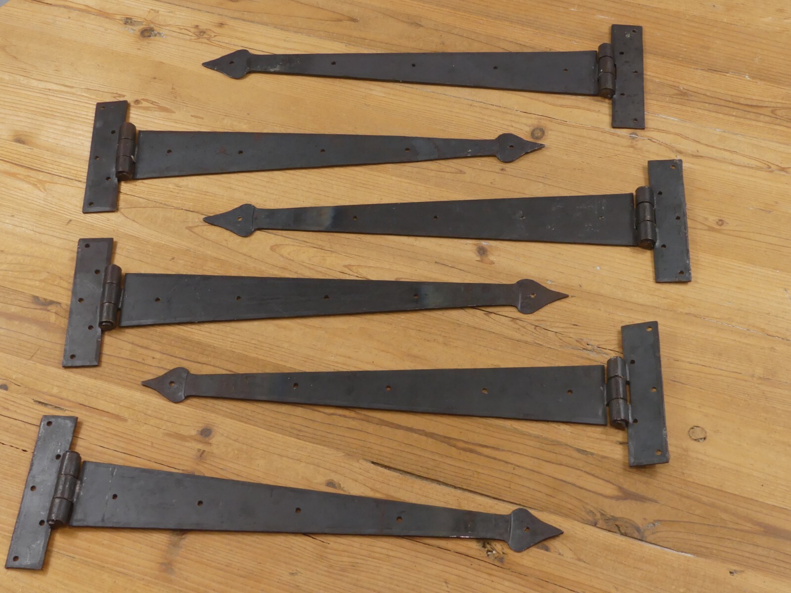 6 LARGE Strap T Hinges 18″ Tee Hand Barn Rustic Door Iron Arrow **SOME RUST**
