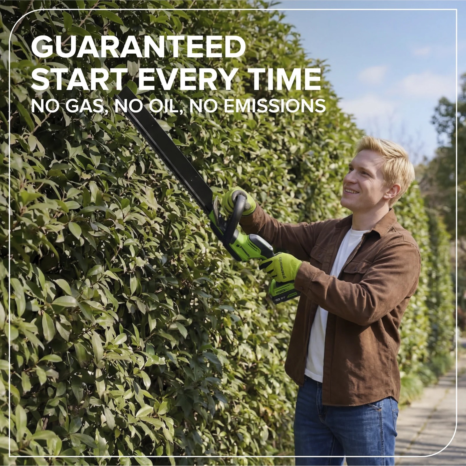 Greenworks 24V 20″ Brushless Hedge Trimmer (1″ Cutting Capacity) w/2Ah Battery