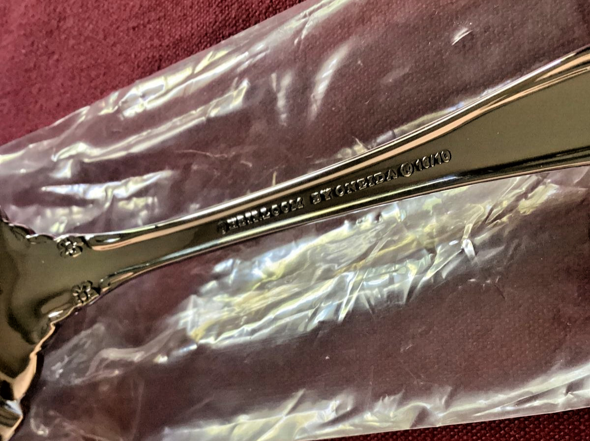 Oneida DOVER Pie / Cake Server 9 1/2″ Unused Vietnam Glossy 18/10 Flatware
