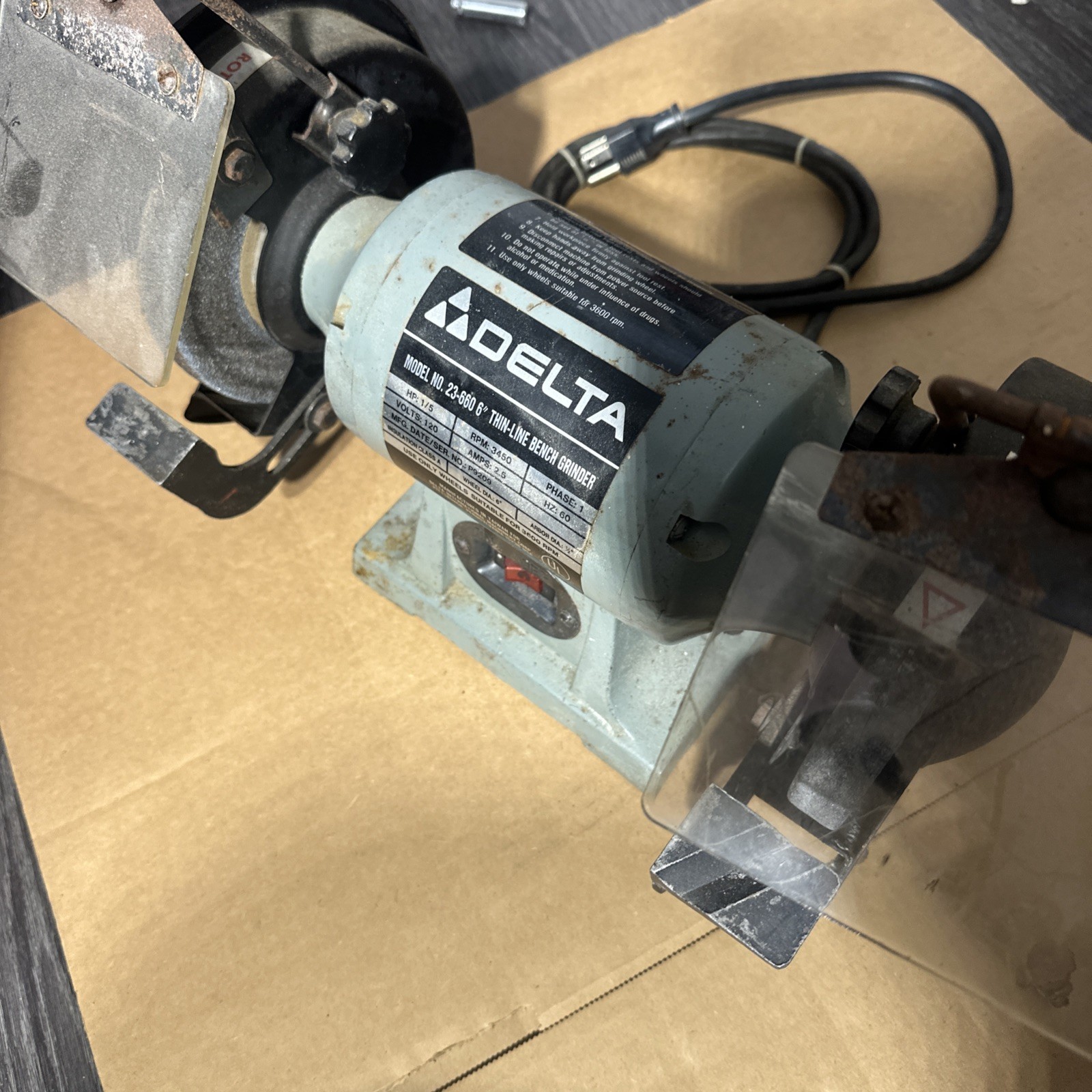 Delta Bench Grinder Model 23-660-6″ Thin Line 1/5 HP 3450 RPM – Works Great