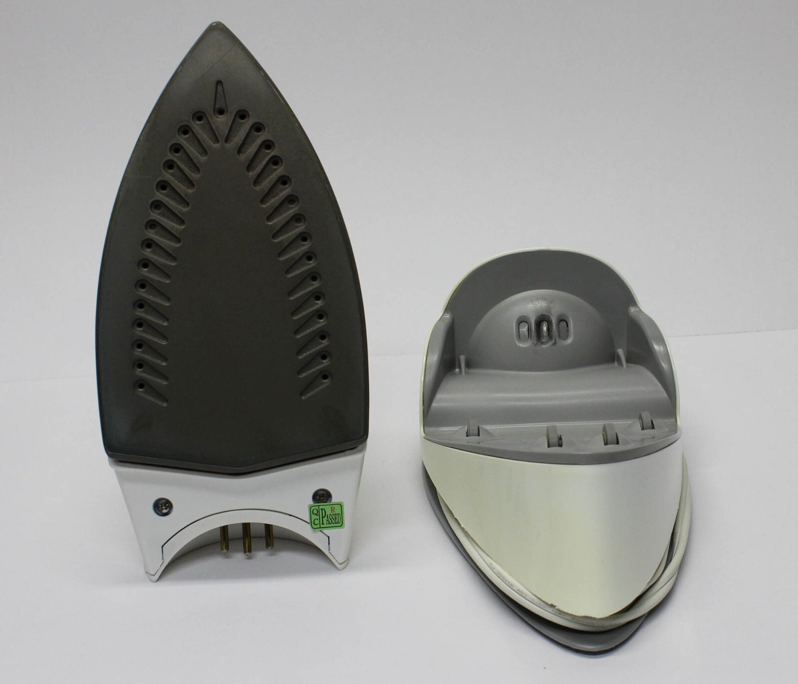 GE General Electric Cord-Free Cordless Cloths 1350 Watt Iron and Base 169097
