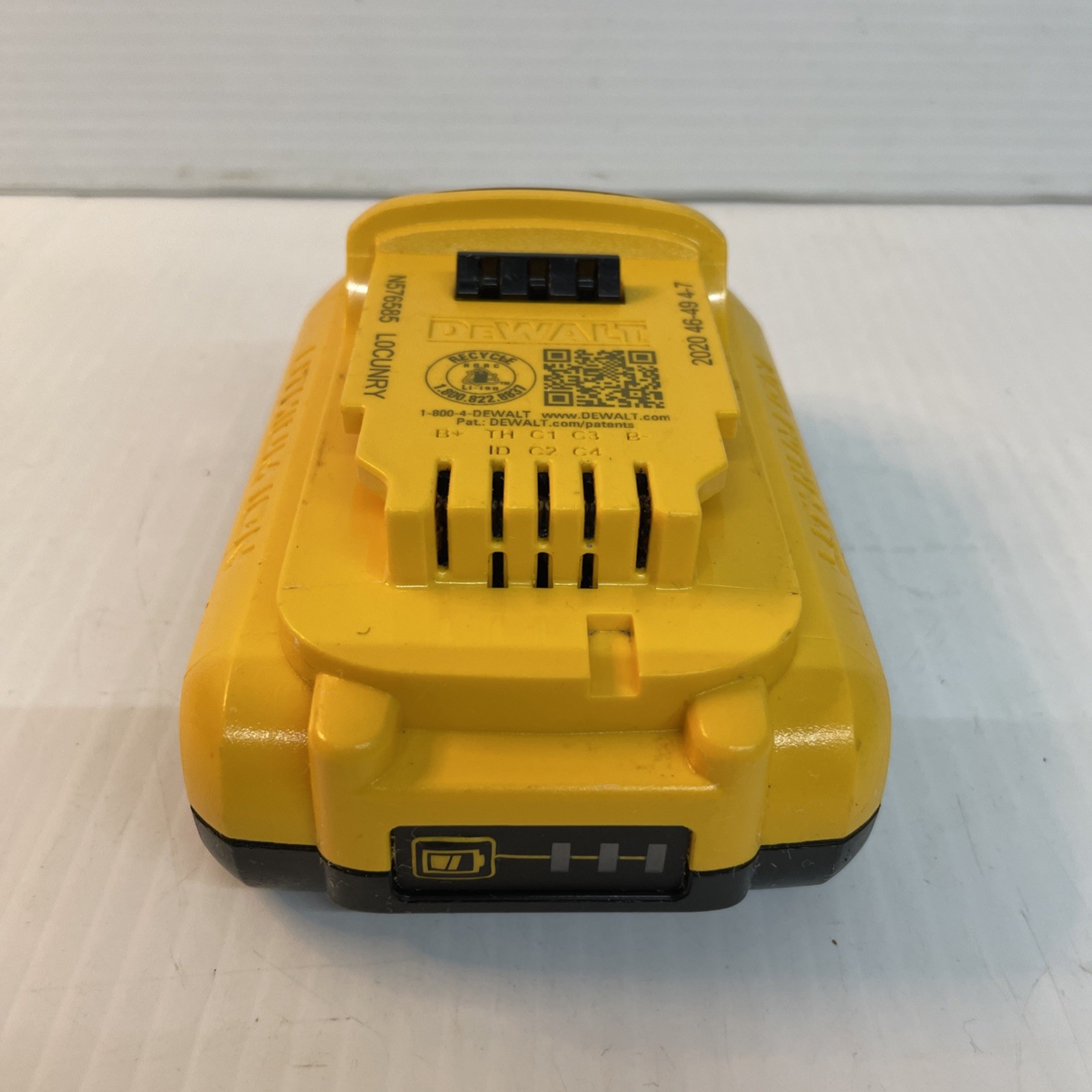 DEWALT 20V MAX Lithium-Ion 4.0Ah Battery – Charger NOT included – Pre Owned