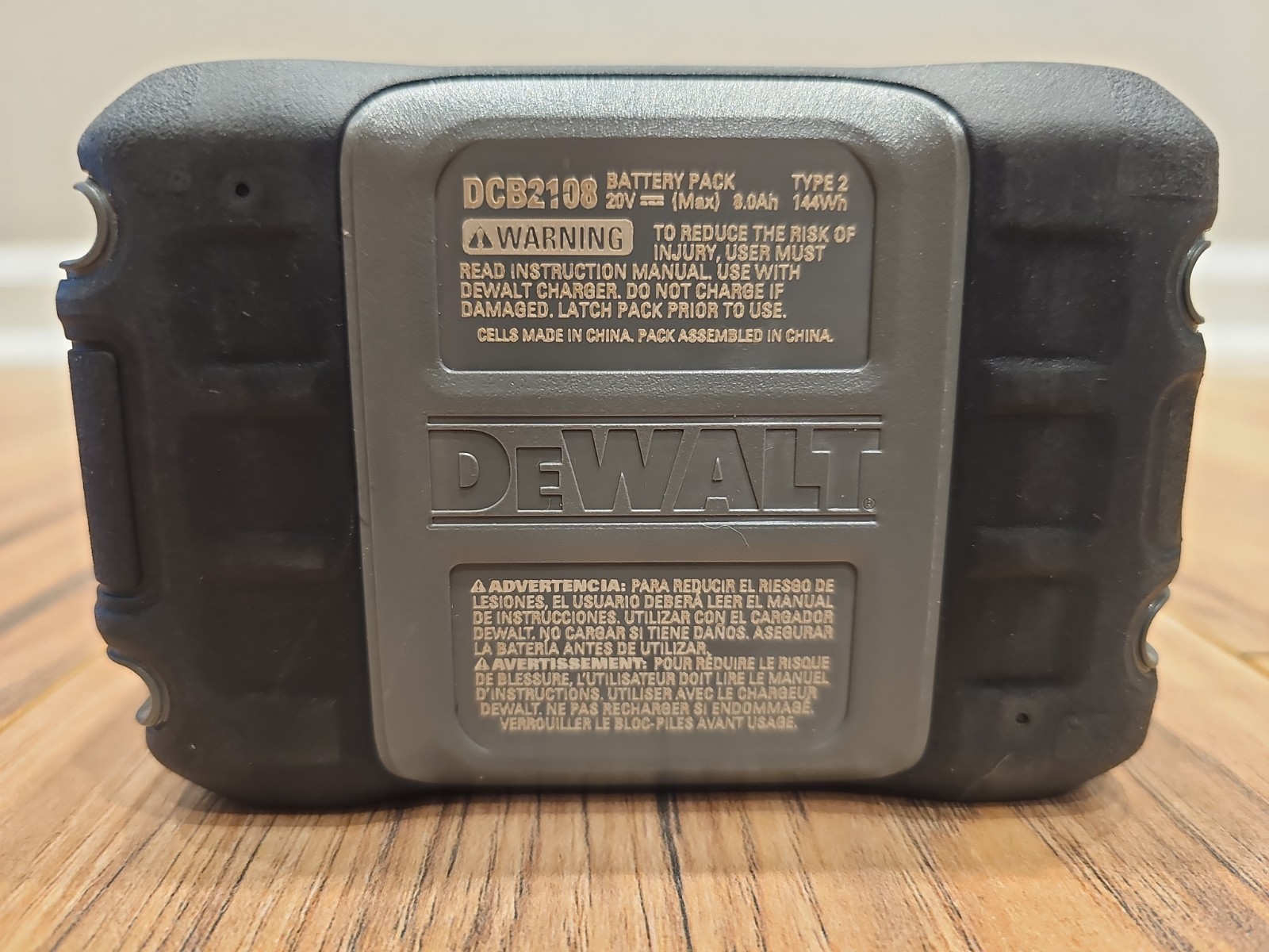 DEWALT DCB2108 20V MAX XR POWERSTACK 8 AH BATTERY NEW OPEN BOX