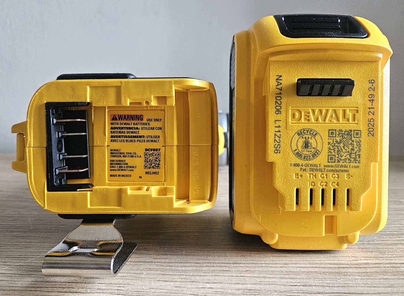 NEW DeWALT 20v Max XR Brushless 3-Speed 1/4″ Impact DCF887 w/ 5AH Battery DCB205