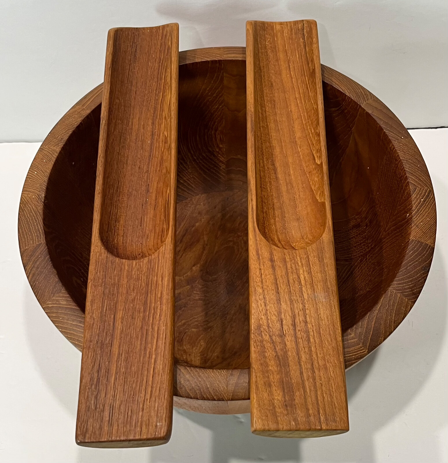 Dansk Designs Denmark JHQ 10″ Large Round Teak Bowl with Serving Tongs Malaysia