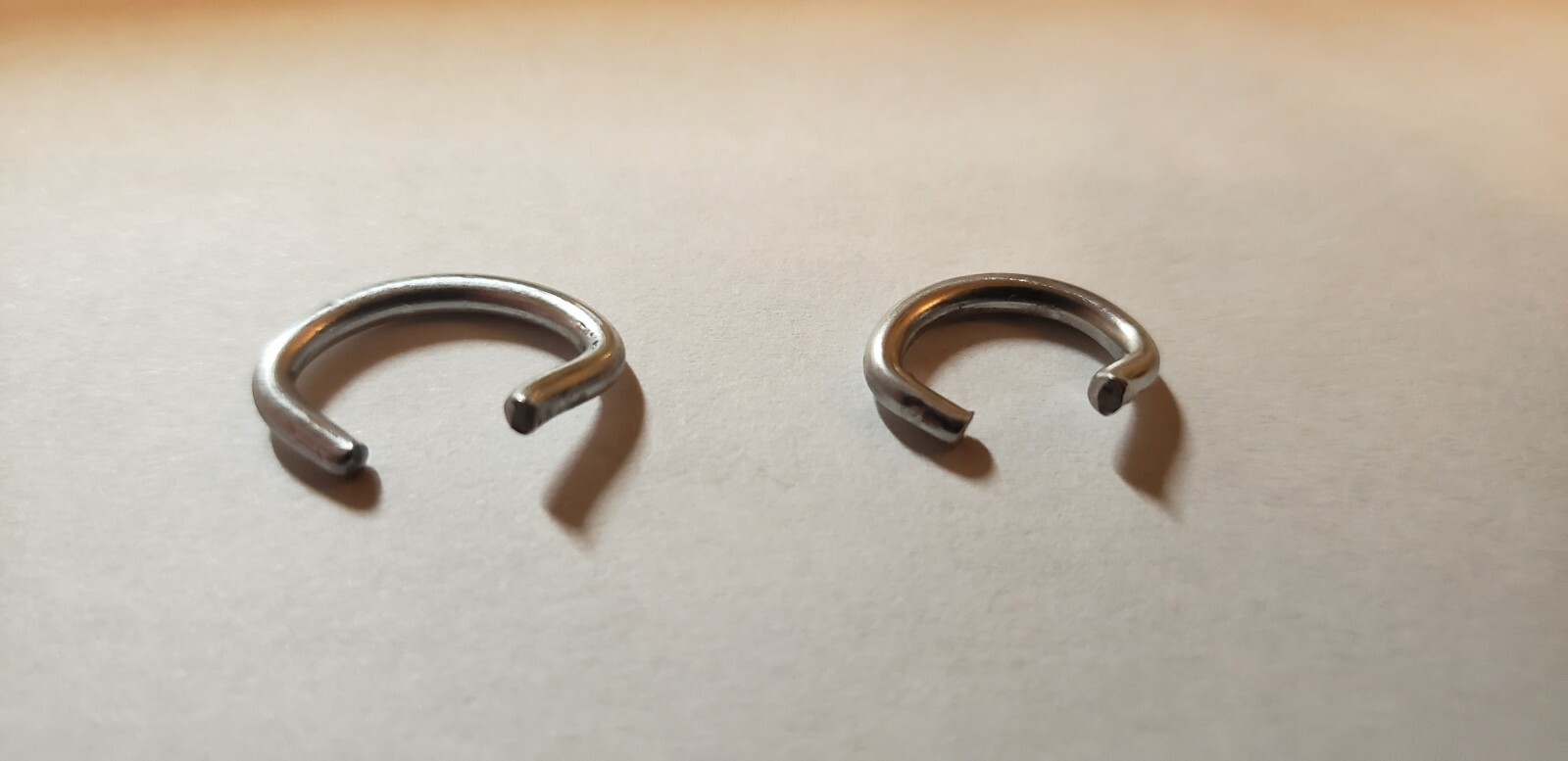 Galvanized OR Stainless Steel 3/8″ – 1/2″ Blunt Tip Hog Rings. Qty. 100 or 1 Lb