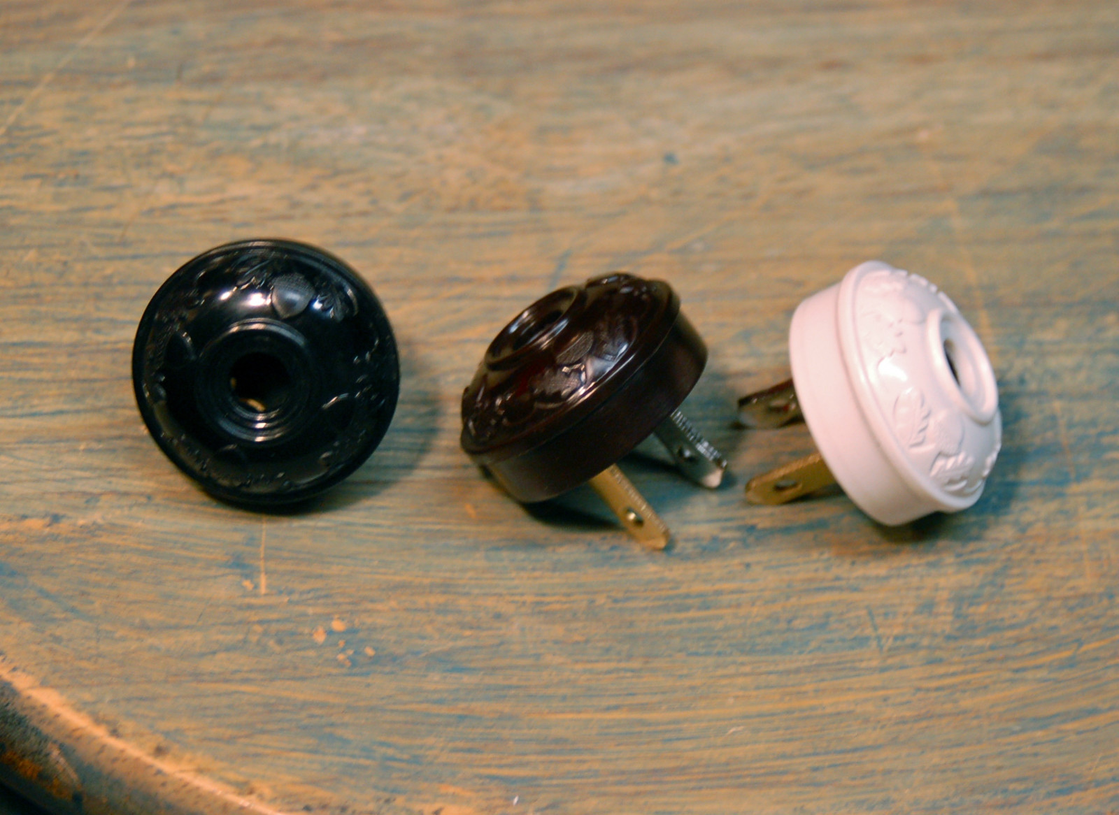 Vintage Style Acorn & Oak Electrical Plug – Bakelite Replica antique cord rewire