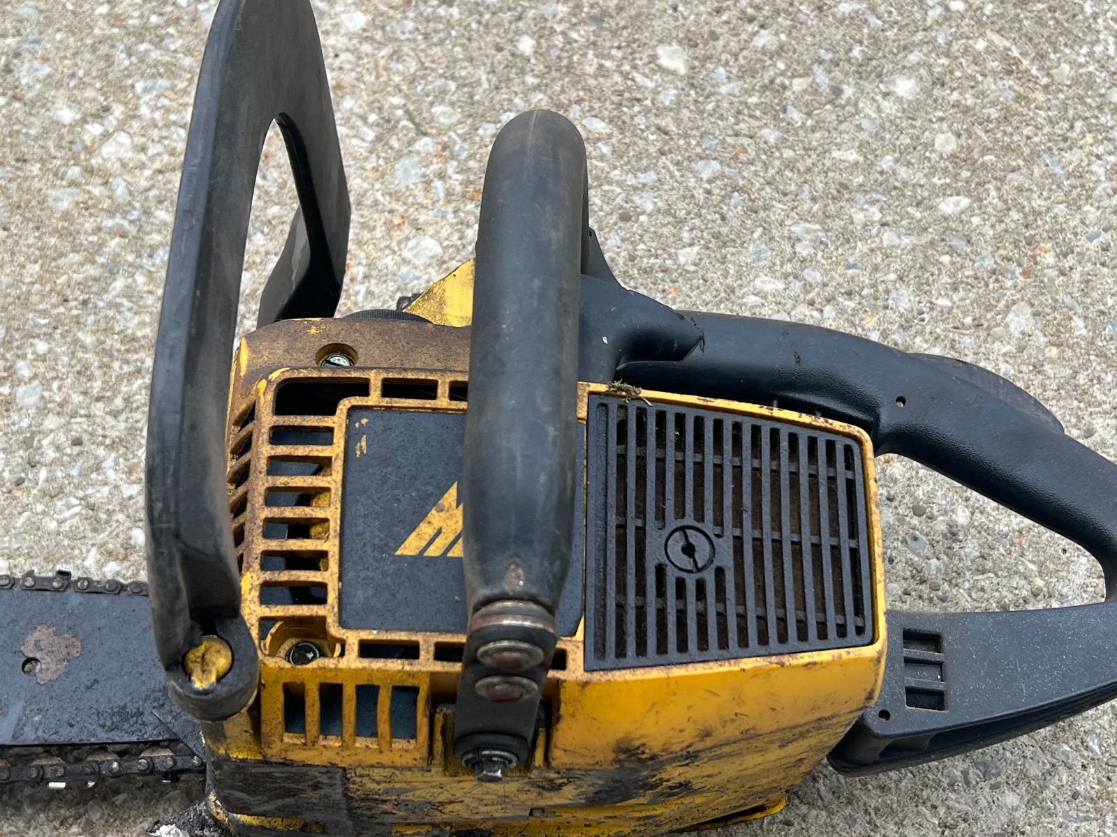 MCCULLOCH PRO MAC 510 16″ BAR GAS CHAINSAW W/ BAR & CHAIN FOR PARTS OR REPAIR
