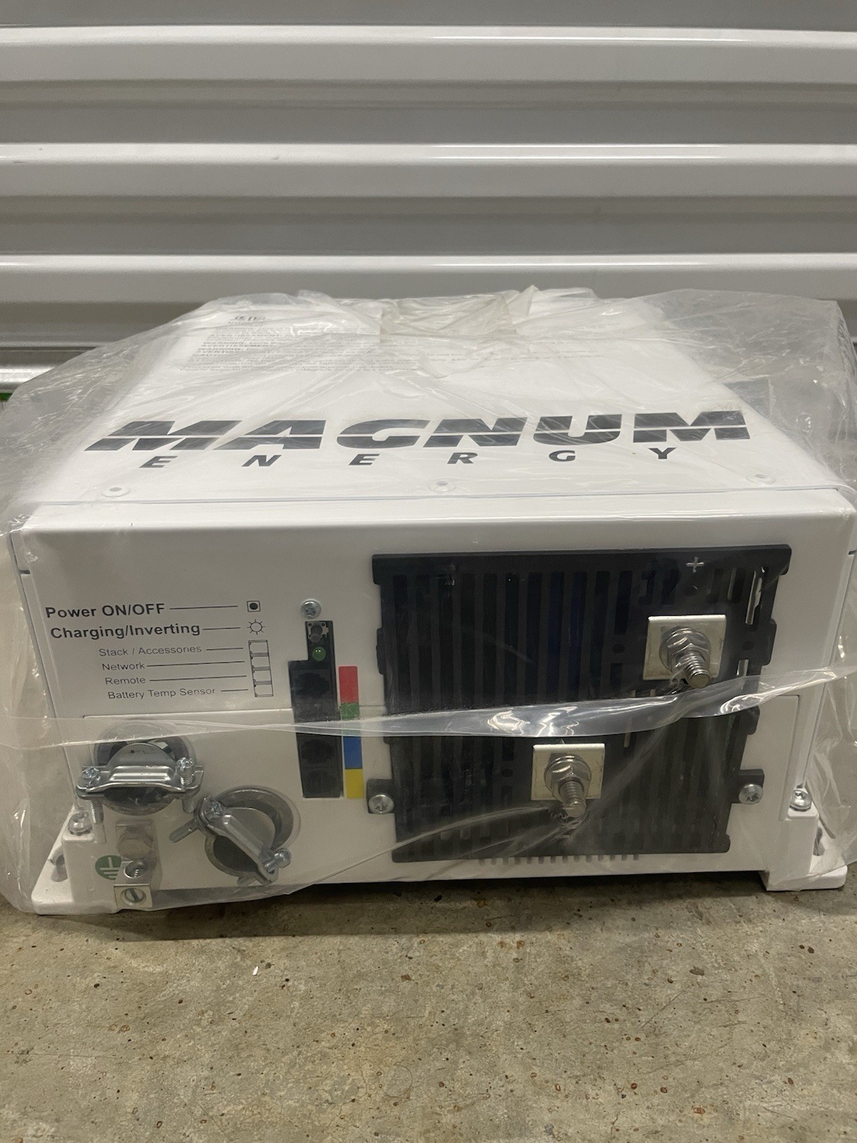 Magnum Energy MS2000 2000W Pure Sine Wave Inverter/Charger 12V NEW
