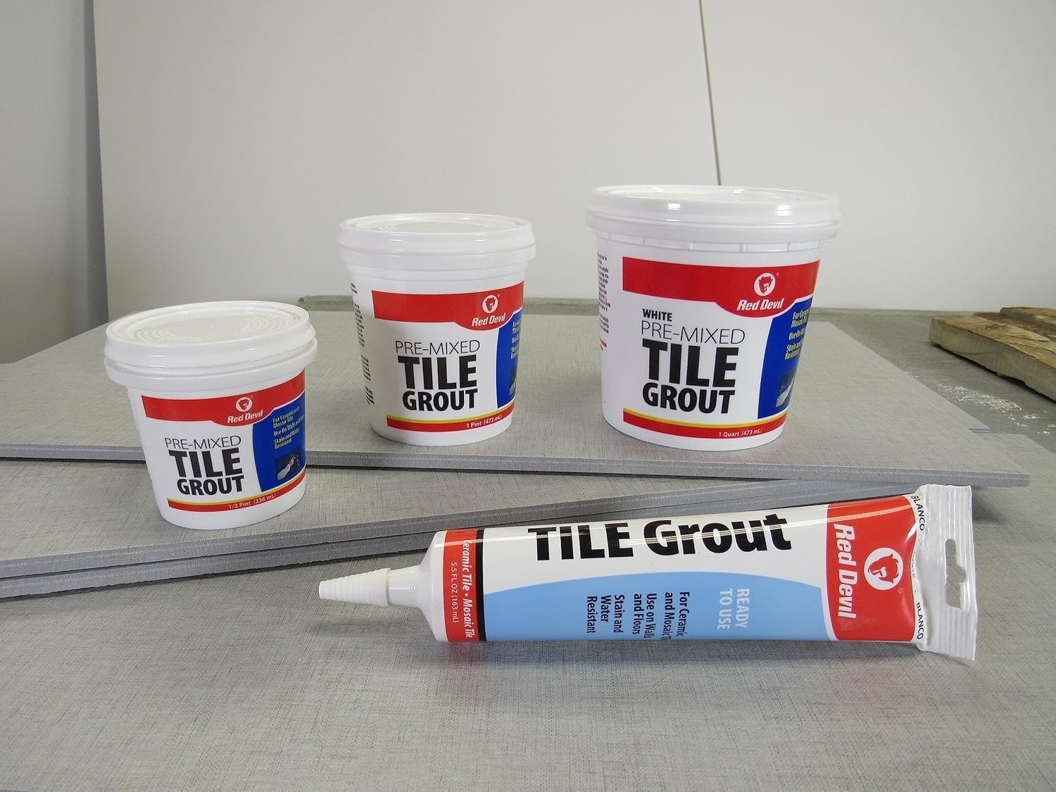 High-Quality 1/2 Pint Black Tile Grout – Ideal for Ceramic & Wood Surfaces