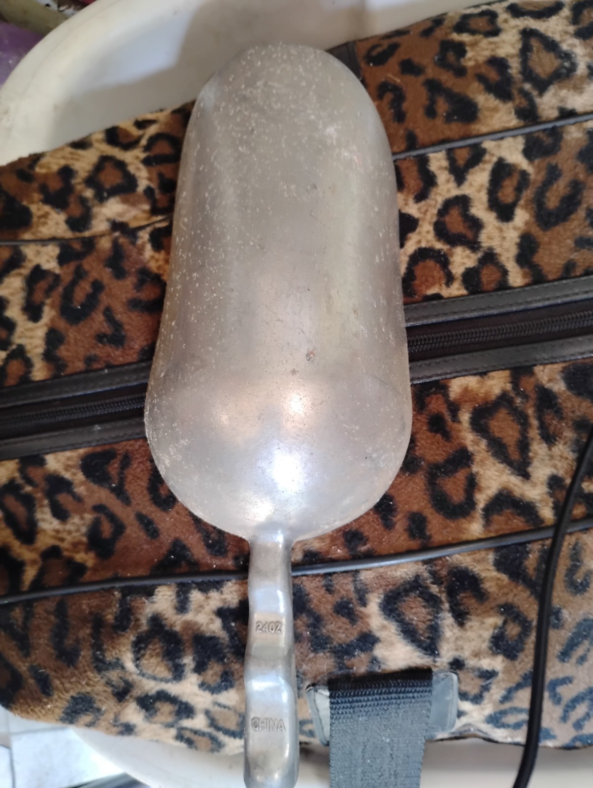 Aluminum Ice Scoop Silver Lightweight Model 2402, 1-Piece, Less Than 10 in
